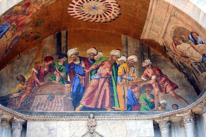 Muslim Figures on Facade of St Mark's Basilica, Venice, Italy (Image © Cem Nizamoglu)